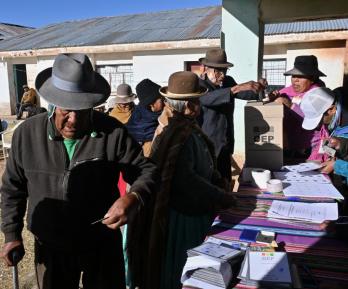 Bolivia inicia elecciones para presidente y Congreso