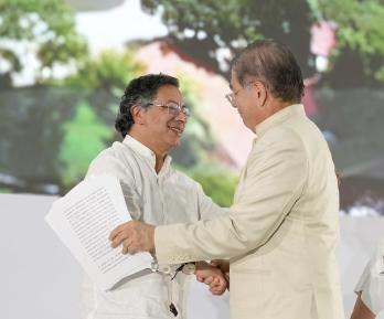Presidente Petro con el presidente de la Corte Suprema de Justicia.