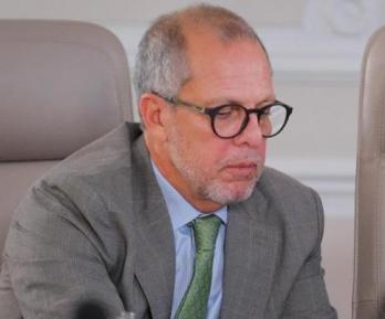Procuraduría suspende provisionalmente al jefe de despacho presidencial por caso de pasaportes