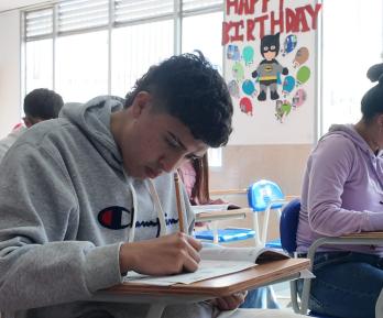 Estudiantes presentando la prueba del ICFES.
