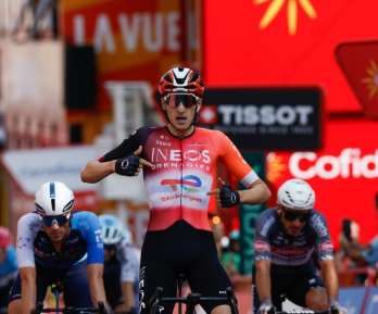 El INEOS volvió a triunfo en La Vuelta con Ben Turner