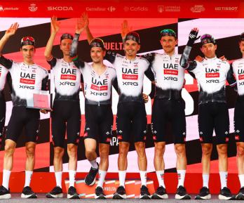 El UAE dio clases de ciclismo y se quedó con la crono por equipos en La Vuelta 2025