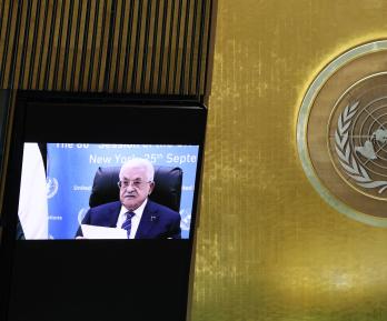 El presidente de la Autoridad Palestina, Mahmoud Abbas, habla por videoconferencia durante la Asamblea General de las Naciones Unidas (AGNU) en la sede de las Naciones Unidas. 