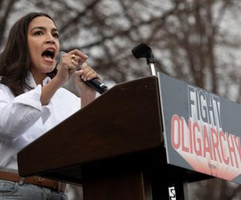 Congresista Ocasio-Cortez exige informe al gobierno de EEUU sobre posibles vínculos de funcionarios con planes golpistas contra presidente Petro
