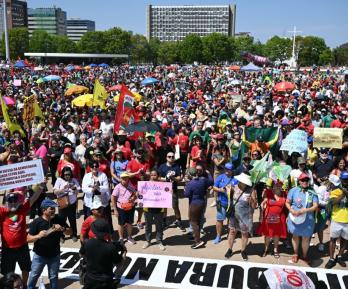 Multitudinaria marcha en Brasil contra perdón a Bolsonaro