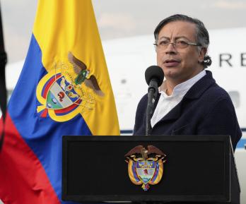 Presidente denuncia monopolio en importación de gas y propone una transformación en el mercado eléctrico