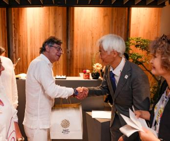 ​Colombia es el único país latinoamericano presente en la en la Expo Mundial 2025, que reúne a cerca de 160 países bajo el lema Diseñando la ciudad del futuro para nuestras vidas, en Osaka (Japón), con pabellón propio. Desde allí impulsa las relaciones comerciales y de inversión.