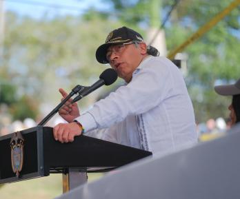 Presidente Petro durante su discurso en Timbó, anunciando el Pacto Territorial Cauca
