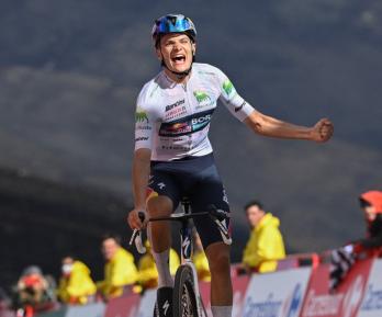 Giulio Pellizzari triunfó en la penúltima llega en alto de La Vuelta 2025