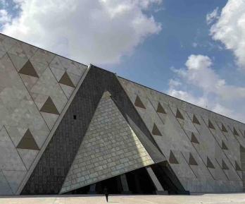 Fachada del Gran Museo Egipcio