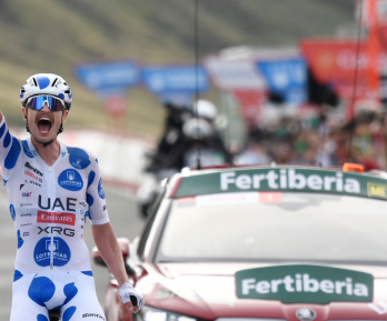 Jay Vine volvió a ganar en La Vuelta mientras Vingegaard se volvió a vestir de rojo