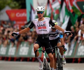 ¡Cero y van dos! Juan Ayuso volvió a ganar en La Vuelta 2025