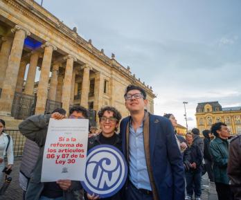 Ministro Daniel Rojas junto a Estudiantes.