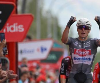 ¡Cero y van tres! Jasper Philipsen se quedó con la etapa 19 en La Vuelta 2025