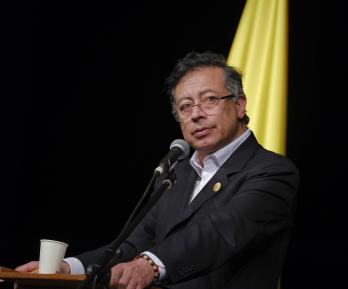 Presidente denuncia "persecución política" tras anulación de sanción por camiones de basura y culpa al "Vargasllerismo"