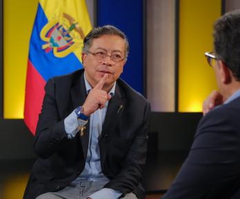 Presidente cuestiona la legalidad de la decisión de la CRC 