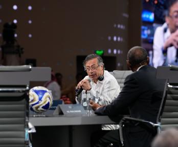 Presidente Petro participa en foro de inversión global en Arabia Saudita y aboga por transición energética