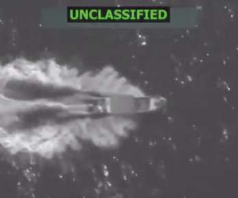 Lancha bombardeada por Estados Unidos en el Pacífico.