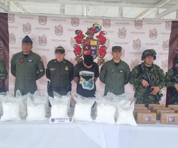 Gobierno incautó casi dos toneladas de cocaína en operativo contra el narcotráfico en frontera con Ecuador