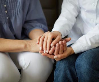 La estrategia del Ministerio de Salud contempla centros regionales, transporte sanitario, formación en salud mental y prioridad a poblaciones históricamente excluidas. 