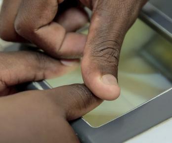 Ordenan cierre de operaciones de empresas de datos biométricos por uso indebido de datos personales