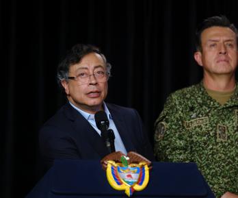 El primer mandatario afirmó que la ofensiva contra disidencias de Iván Mordisco se debe por su vinculación el narcotráfico y su negativa a participar en procesos de paz. 