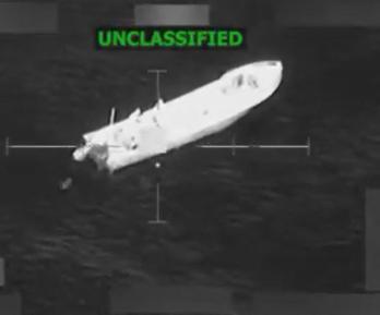 Esta captura de pantalla procede de un vídeo publicado por el secretario de Defensa de EE. UU., Pete Hegseth, en su cuenta de X, donde se ve una embarcación en el Caribe como objetivo militar.