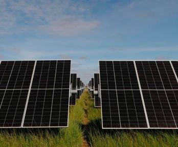 La compra incluye seis compañías con proyectos solares que suman 0.6 gigavatios de capacidad, destinados a fortalecer el autoconsumo energético del Grupo Ecopetrol.