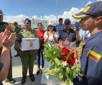 Kits de alimentos, y de aseo, juegos de sábanas y toldillos hacen parte de la ayuda entregada por Colombia para apoyar a familias afectadas en ambos países caribeños, afectadas por el huracán Melissa. 