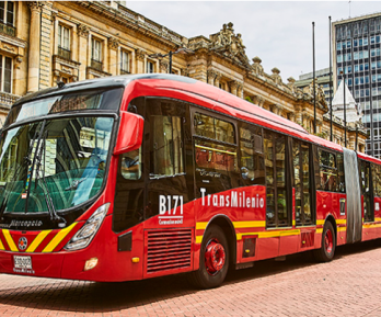 Bus de Transmilenio, sobre la Avenida Jiménez 