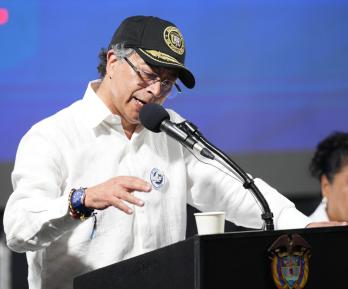 El primer mandatario Petro denunció presión a un preso para obtener información, cuestionó la ética del reportaje y defendió su trayectoria personal y política frente a acusaciones. 