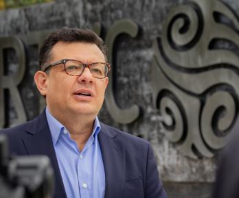 “Sus insinuaciones son canallas, le pido respeto”: Hollman Morris a Gustavo Gómez de Caracol Radio 