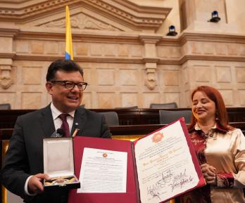 RTVC recibe condecoracion orden de la democracia Simon Bolivar.