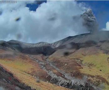Volcán Puracé mantiene alerta naranja por emisiones continuas de ceniza y gases. Foto: Servicio Geológico