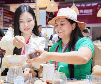 Café colombiano afianza presencia en feria HOTELEX Shenzhen 2025.
