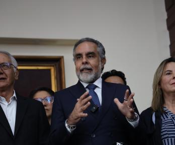 Congreso defiende megarricos y hunde reformas sociales: Benedetti