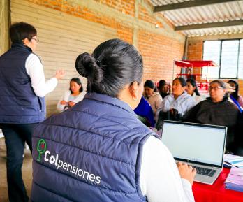 Desde 2026 bajarán semanas exigidas a mujeres para su pensión.