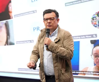 Hollman Morris visitó la Emisora de Paz de Chaparral.