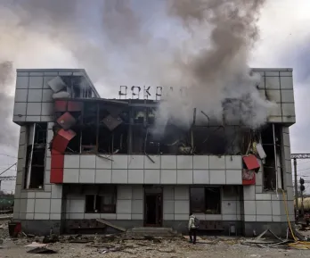 Rusia bombardea Kiev: 2 muertos y 600.000 hogares sin electricidad.