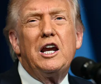 Trump asegura que hubo un primer ataque terrestre a Venezuela.