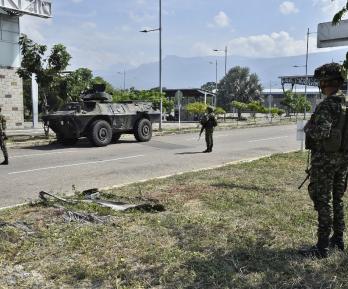 30.000 uniformados refuerzan la frontera con Venezuela.