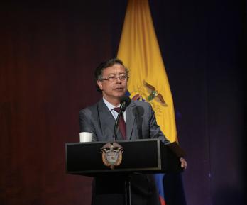 Presidente cuestiona que el Banco de la República no compre oro 