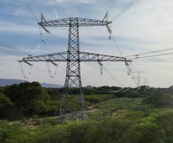 Colombia suspende exportaciones de electricidad a Ecuador