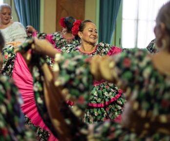 Más de 50 mil artistas recibirán subsidio mensual de $230 mil pesos como reconocimiento a su legado cultural gracias al programa Dignidad Mayor