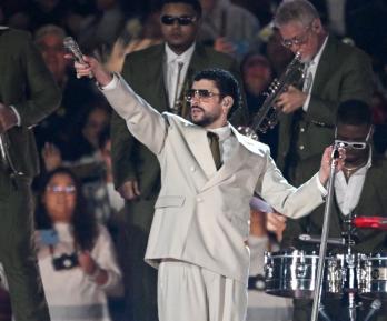 Reservas Airbnb en Medellín por Bad Bunny: SIC anuncia sanciones.