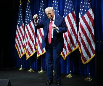 Trump contempla una destitución si su partido pierde elecciones.