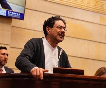 CNE niega participación de Iván Cepeda en consulta del Frente Amplio.