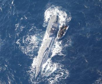 Interceptan narcosubmarino con 10 toneladas de cocaína.