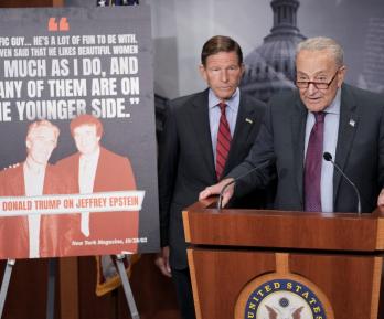 Denuncia contra posible encubrimiento archivos Epstein. / Foto: AFP.