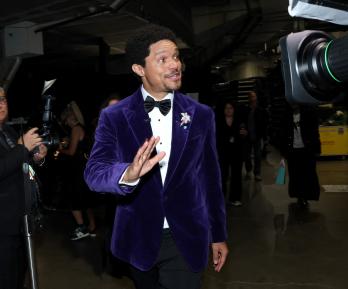 Trevor Noah asiste a la 68.ª edición de los premios GRAMMY en el Crypto.com Arena el 1 de febrero de 2026 en Los Ángeles, California.